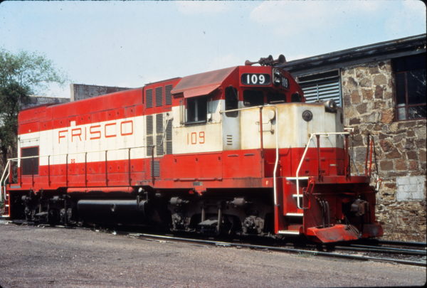 GP15-1 109 at Fayetteville, Arkansas in July 1980 (Vernon Ryder)