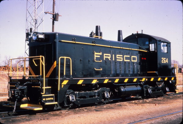 NW2 264 at Springfield, Missouri in January 1964 (Golden Spike Productions)