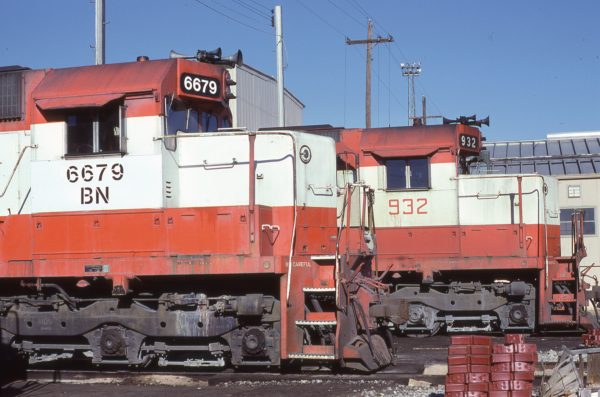 BN SD45 6679 and Frisco SD45 932 at Memphis, Tennessee in January 1981 (Lon Coone)