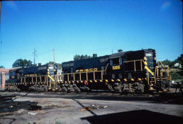 GP7s 586 and 585 at the Fort Smith (Arkansas) engine terminal on August 25, 1962 (Al Chione)