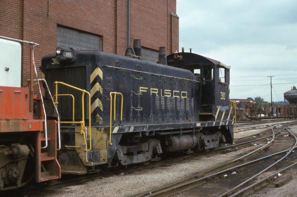 SW9 310 at St. Louis, Missouri on June 6, 1975 (John Eagan Jr.)
