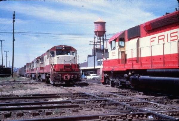 U25B 808 and SD45 925 meet at Memphis, Tennessee on September 7, 1968 (Al Chione)