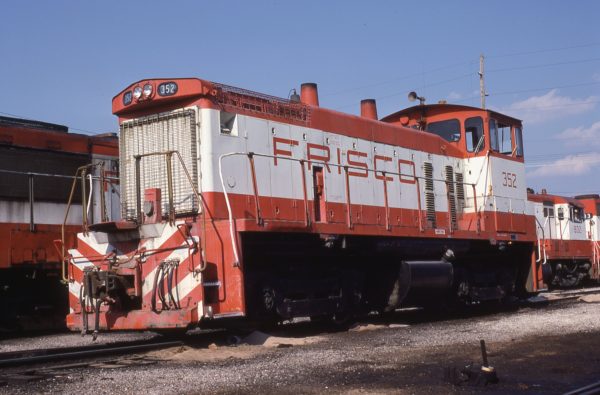 SW1500 352 at Springfield, Missouri on August 30, 1980 (P.B. Wendt)