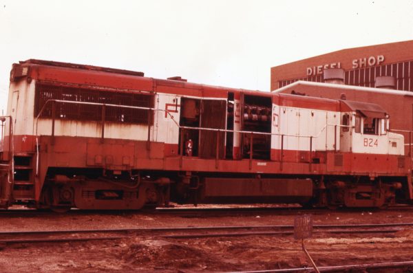 U25B 824 at Springfield, Missouri on January 20, 1979
