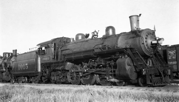 4-6-2 1015 at Enid, Oklahoma on June 25, 1940 (Ralph Graves)