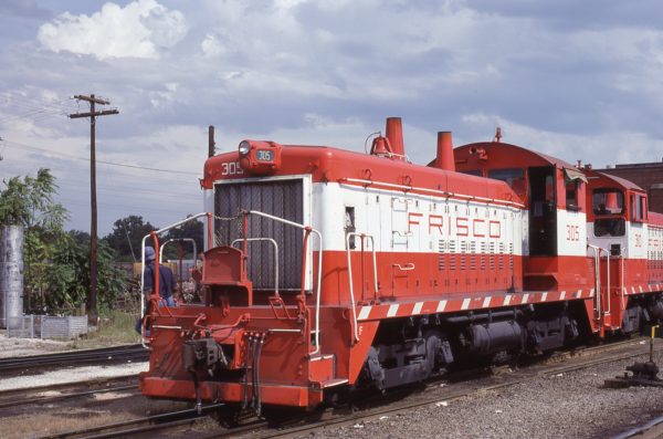SW9 305 at St. Louis, Missouri in September 1980 (Lon Coone)