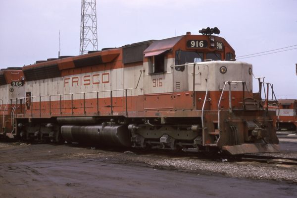 SD45 916 (location unknown) in May 1974 (F.S. Novak)