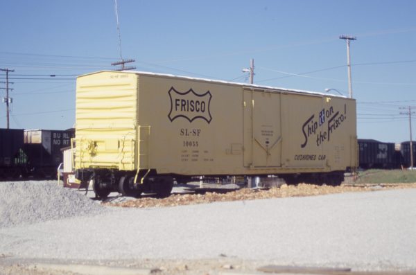 Boxcar 10055 at Springfield, Missouri on May 12, 1997 (R.R. Taylor)