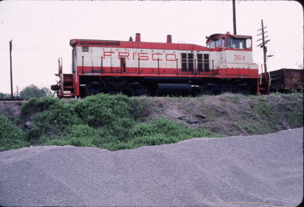 MP15DC 364 at Winfield, Alabama on April 12, 1978