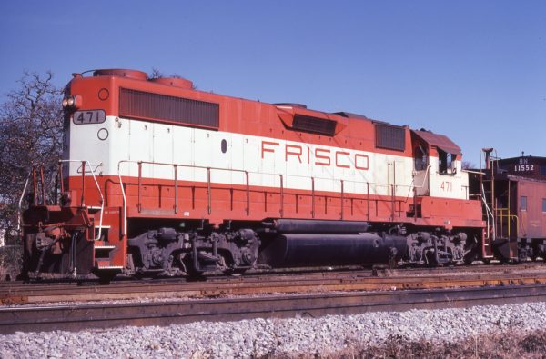 GP38-2 471 at Irving, Texas on December 18, 1980 (John Nixon)