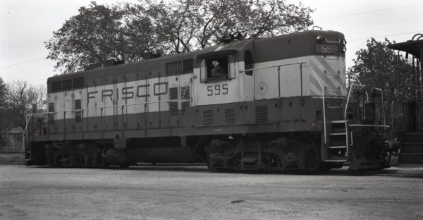 GP7 595 at Clinton, Missouri on April 30, 1973