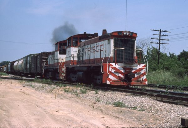 SW1500s 316 and 344 at Memphis, Tennessee in May 1976