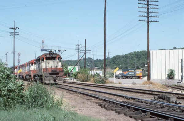 GP35 720 at Rosedale, Kansas on July 4, 1977 (Donna Trebing)