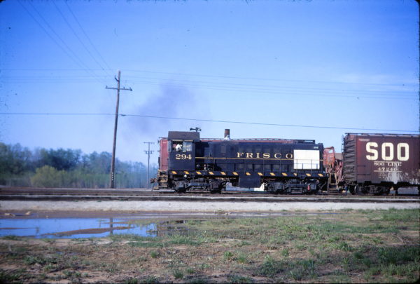 S-2 294 at Memphis, Tennessee on March 29, 1968 (Conniff Railroadiana Collection)