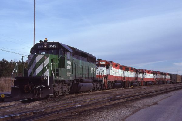 GP38-2 686, GP35 732, GP38-2 429, and GP40-2s 759 and 760 at Memphis, Tennessee in January 1981 (Lon Coone)