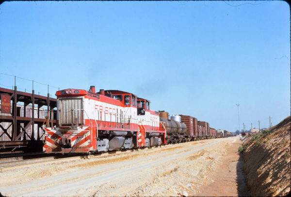 SW1500 319 at Memphis, Tennessee on April 13, 1975 (David Johnson)