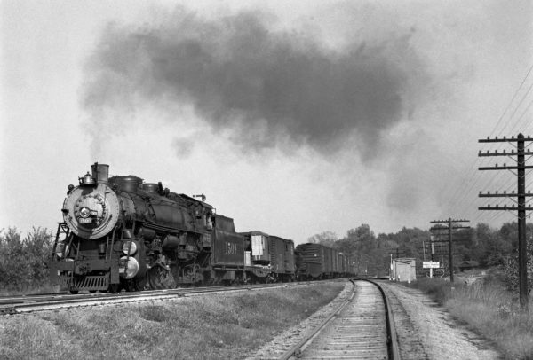 4-8-2 1509 with Train #37 at Southeastern Junction, St. Louis, Missouri in 1942 (William K. Barham)