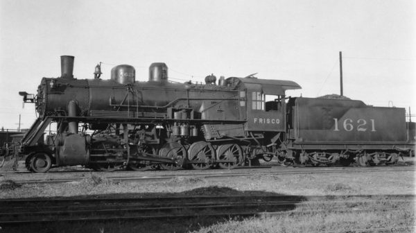 2-10-0 1621 (location unknown) in 1935 (Louis A. Marre)
