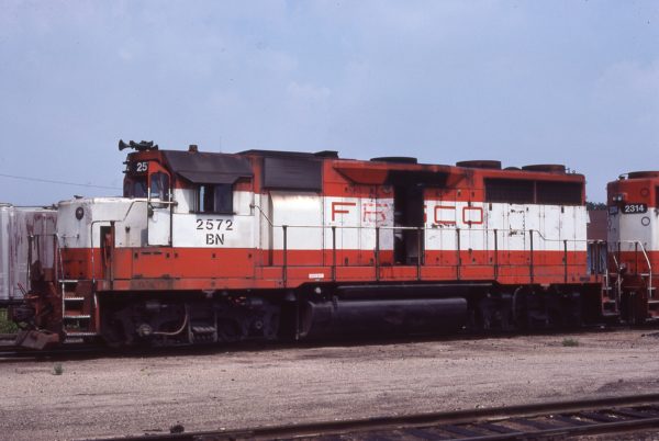 GP35 2572 (Frisco 722) at Neodesha, Kansas on May 7, 1981 (Mel Lawrence)