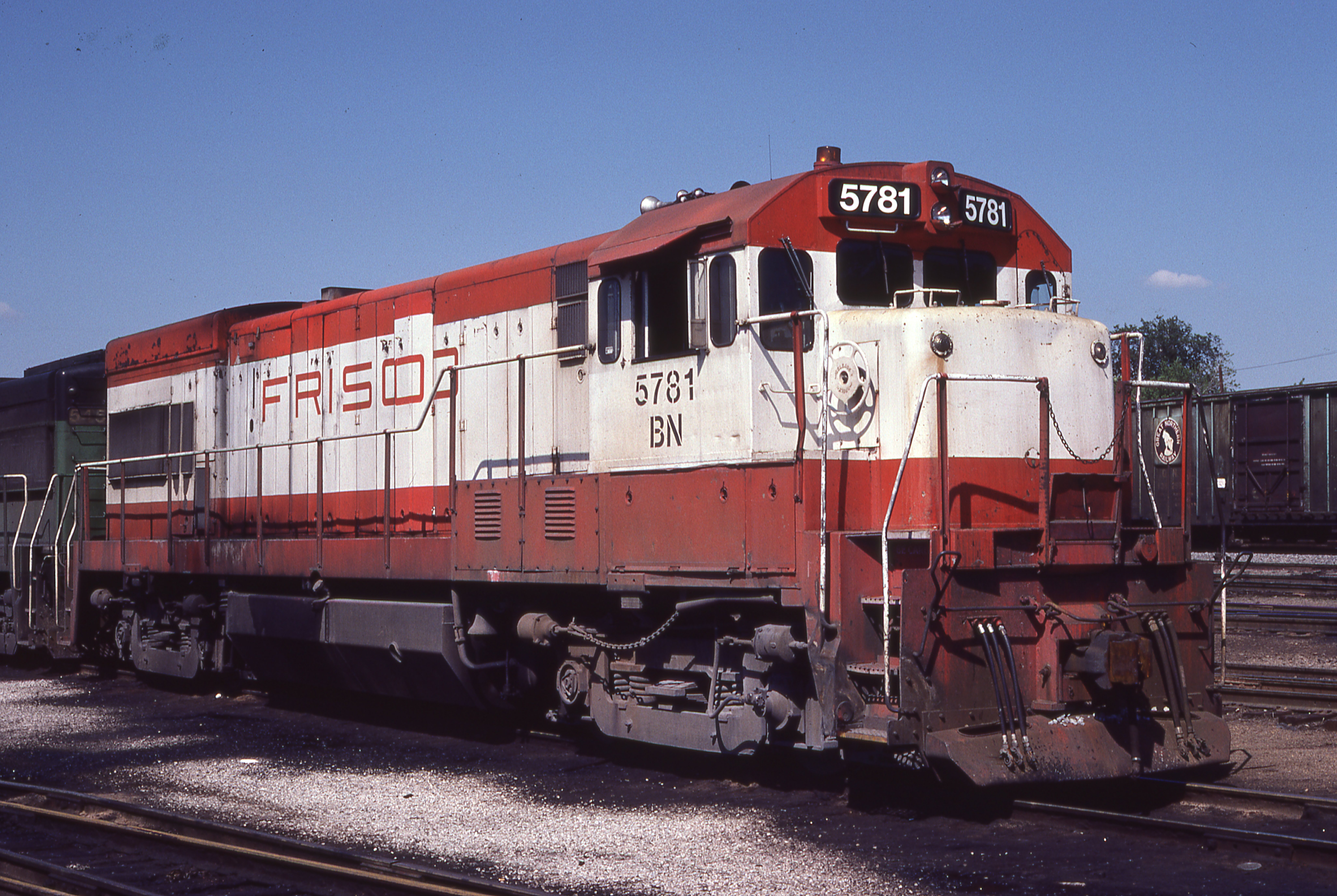 U30B-5781-Frisco-843-at-St.-Louis-Missouri-in-May-1981-Don-Schroeder.jpg