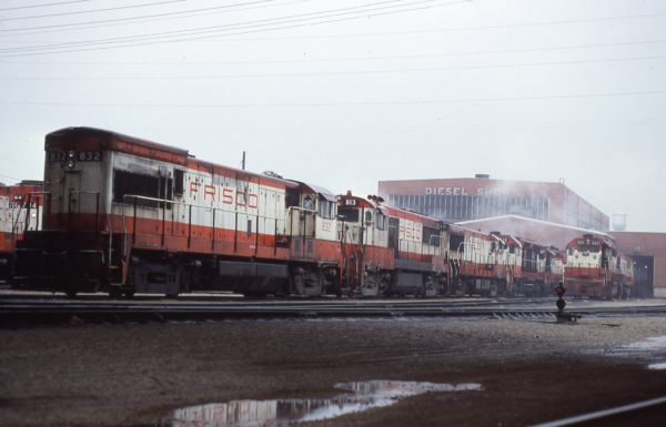 U30B 832, U25Bs 813 and 819, SD45 913, GP35 707, and GP38-2 669 at Springfield, Missouri on April 24, 1977