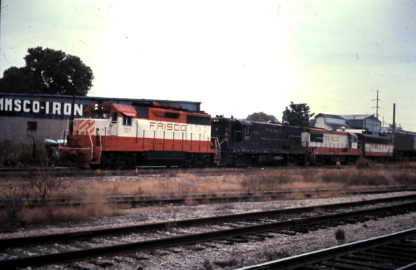 GP35 707 and U25B 800 lead a train (date and location unknown)