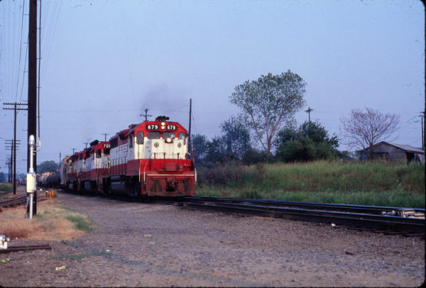 GP38-2 679 and GP35 700 at Memphis, Tennessee on September 3, 1977