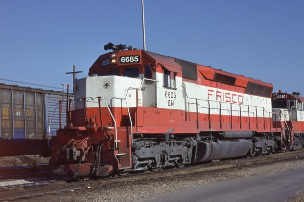 SD45 6685 (Frisco 937) at Memphis, Tennessee in December 1980 (Lon Coone)