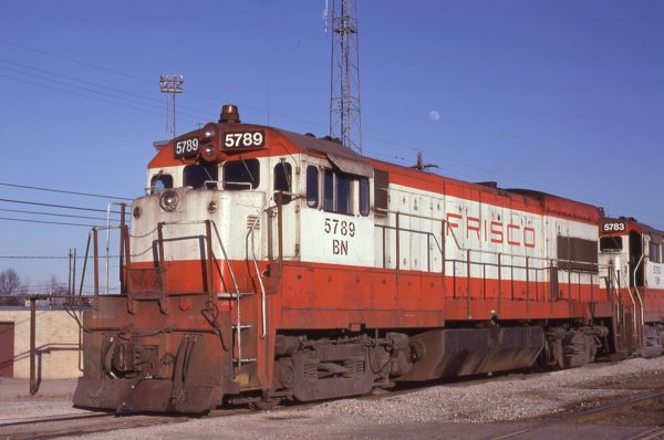 U30B 5789 (Frisco 851) at Memphis, Tennessee in January 1981 (Lon Coone)