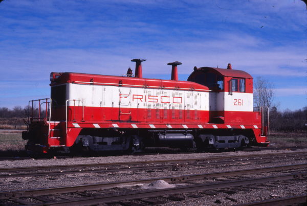 NW2 261 (location unknown) in December 1980 (David Cash)