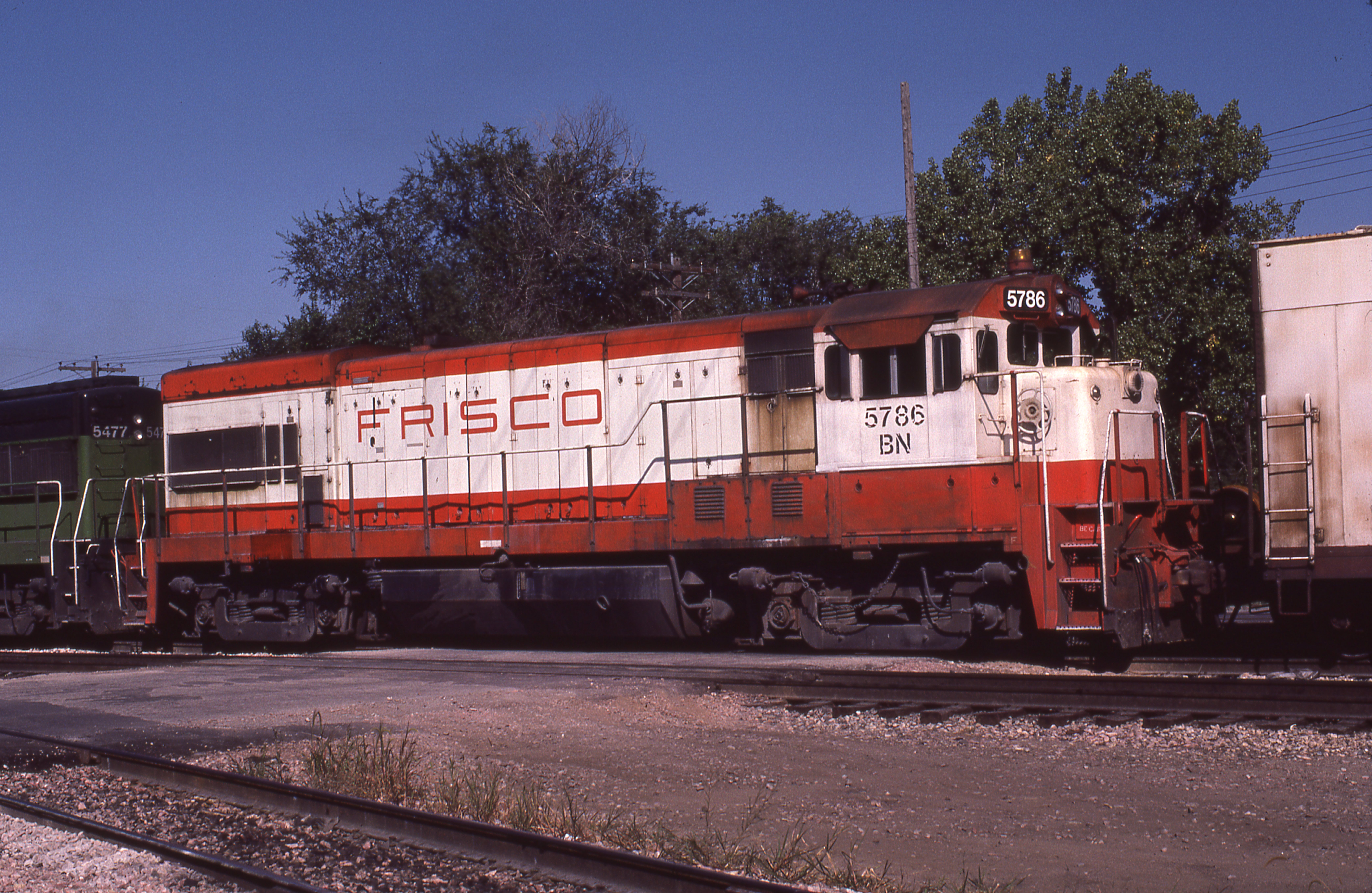 U30B-5786-Frisco-848-at-Lincoln-Nebraska-in-September-1981-J.C.-Butcher.jpg