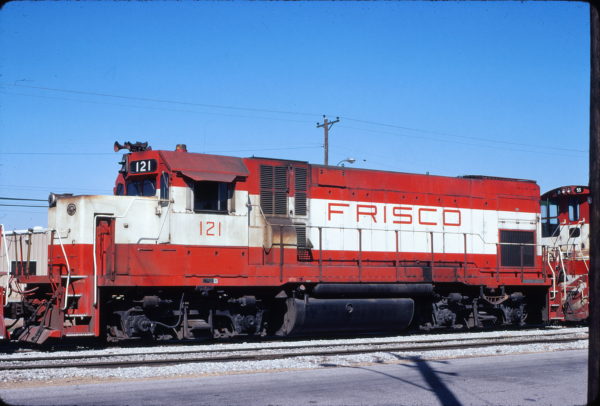 GP15-1 121 at Memphis, Tennessee in March 1981 (David Johnston)