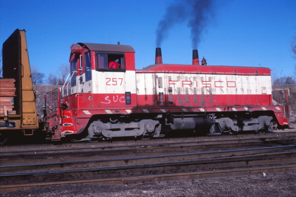 NW2 257 (location unknown) in January 1977