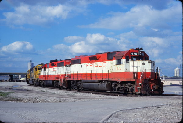 GP38-2 475 and GP35 711 at Tulsa, Oklahoma on May 18, 1980 (John C. Benson)