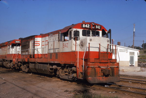 U30B 842 at Kansas City, Kansas on August 25, 1973 (John Primm)