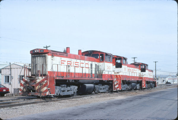 SW1500s 343, 318 and 21 (Frisco 316) at Memphis, Tennessee on December 13, 1980 (David Johnston)