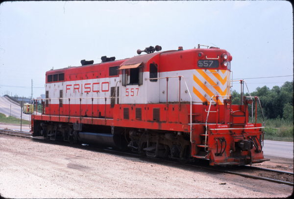 GP7 557 at Mobile, Alabama in October 1974 (David Callahan)