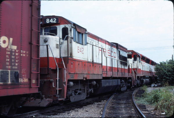 U30B 842 and SD45 925 at Memphis, Tennessee on August 19, 1977 (230 PM)