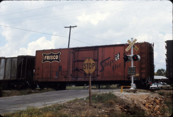 Boxcar 15093 at Richland, Missouri in August 1973