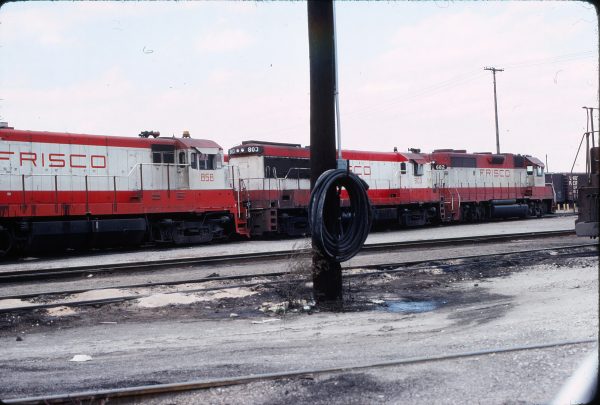 U30B 858, U25B 803 and GP38-2 682 (location unknown) in November 1975