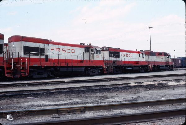 U30B 858, U25B 803 and GP38-2 682 (location unknown) in November 1975