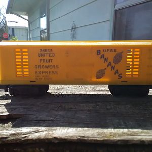 A.F. UFGE Banana boxcar 24052 (opposite Side) S gauge